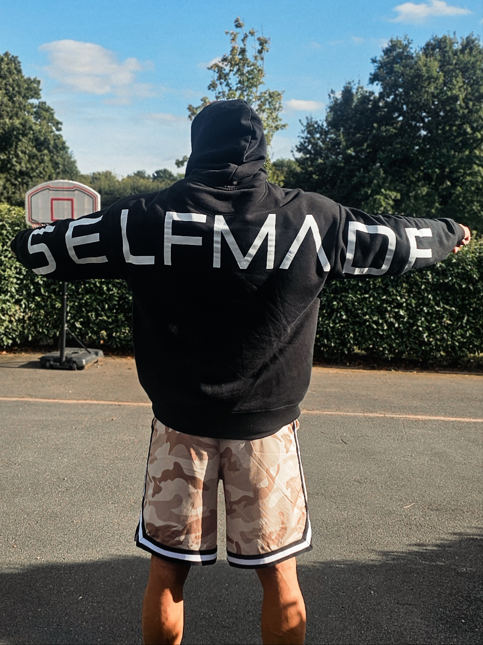 STATUS HOODIE