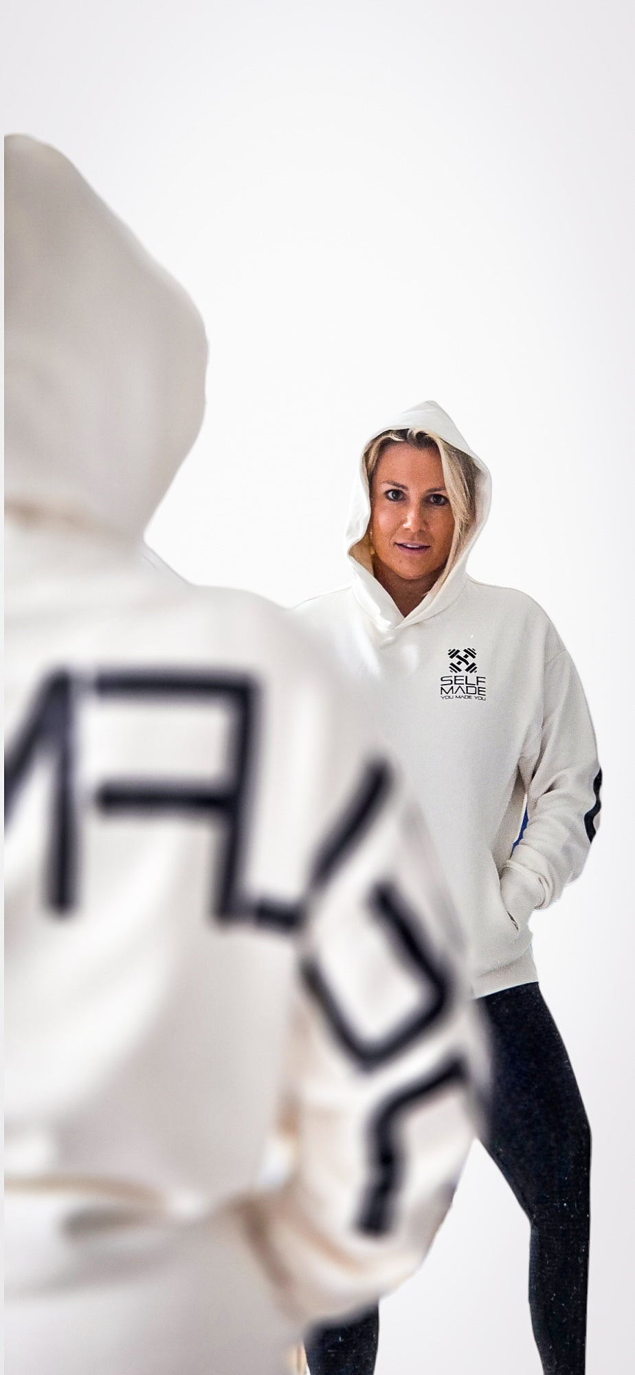 STATUS HOODIE