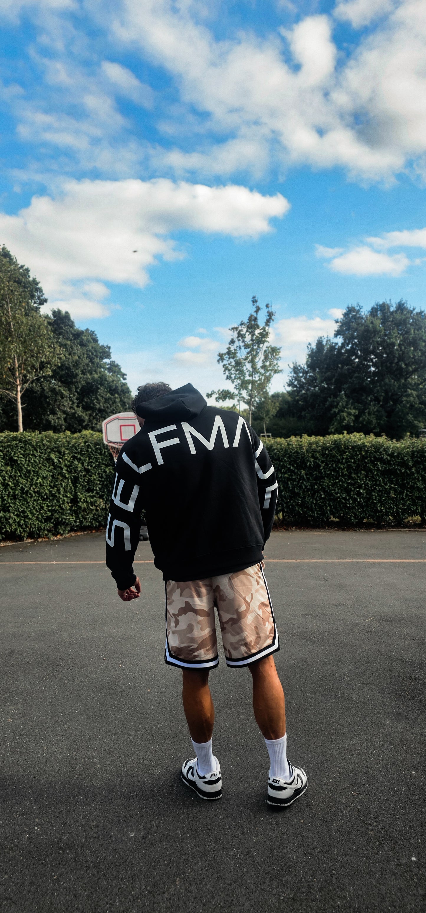 STATUS HOODIE