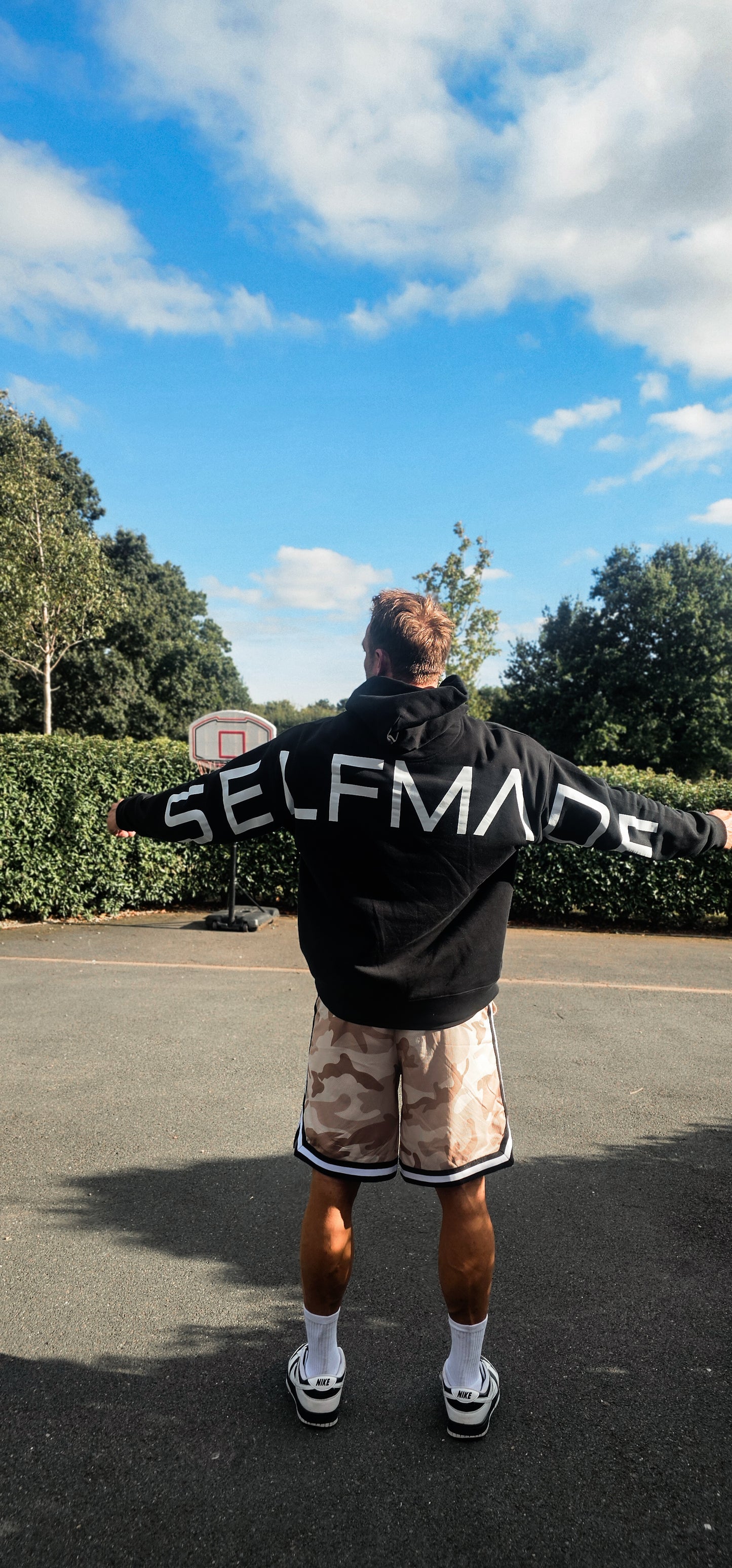 STATUS HOODIE